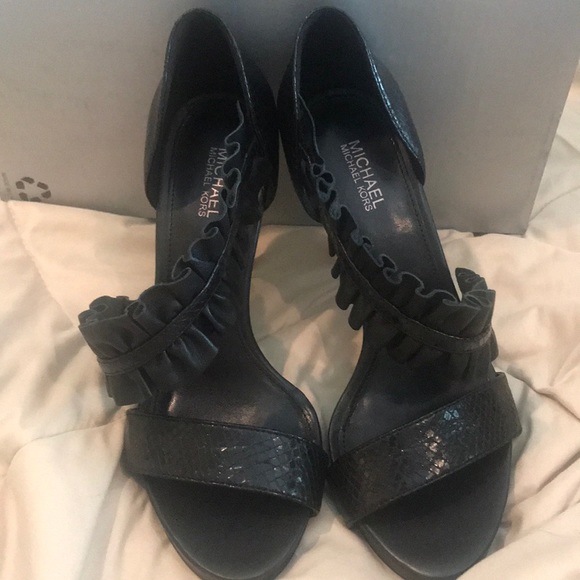 Heels - Picture 3 of 4